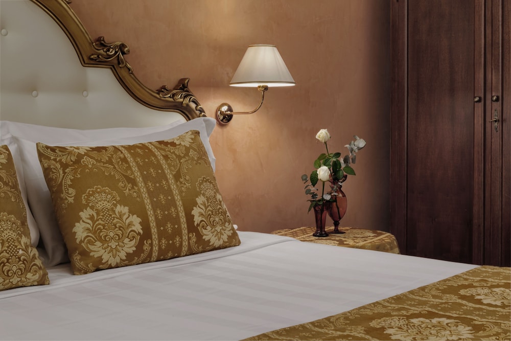 Hotel Pausania — Hotel rooms in Venice, Veneto