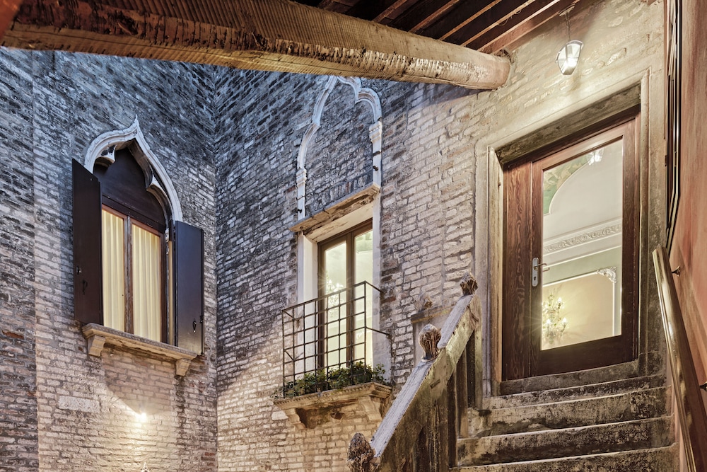 Hotel Pausania — Hotel building in Venice, Veneto