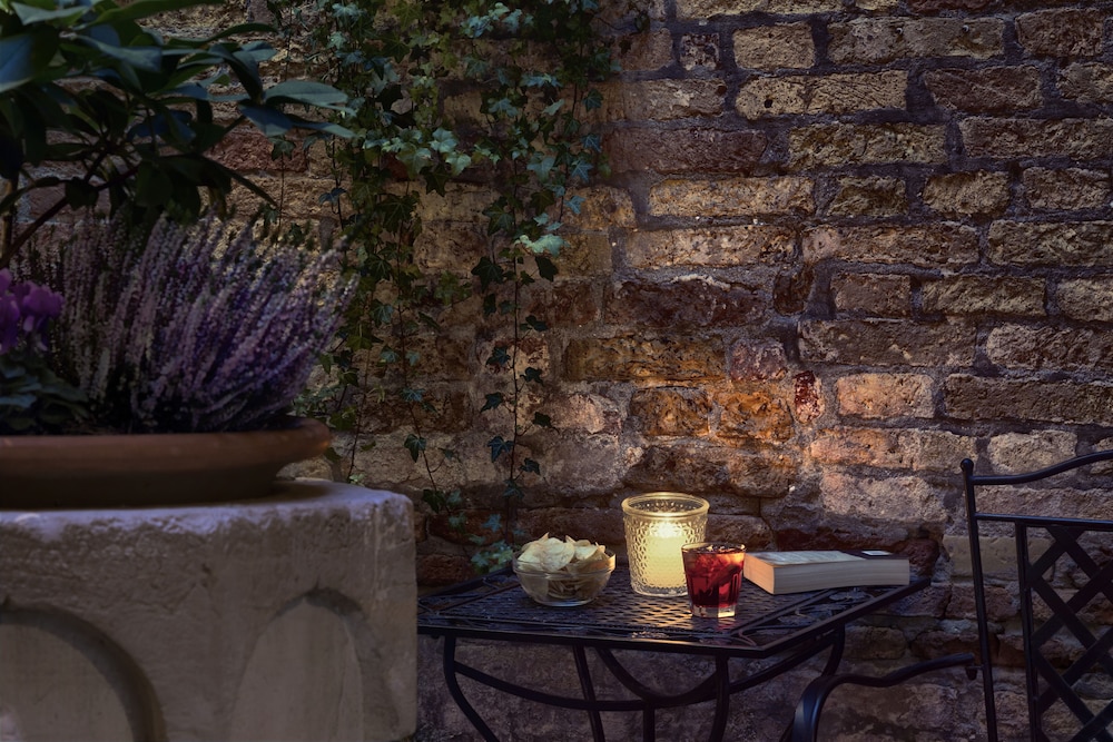 Hotel Pausania — Restaurant & bars in Venice, Veneto