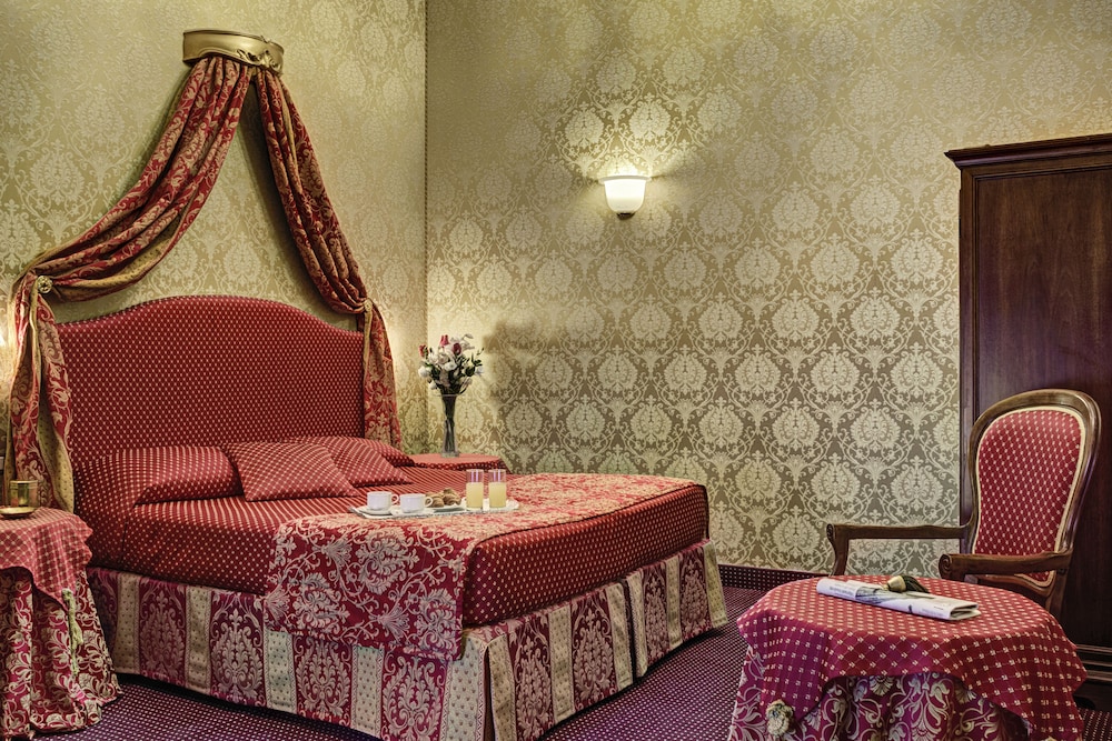 Hotel Pausania — Hotel rooms in Venice, Veneto