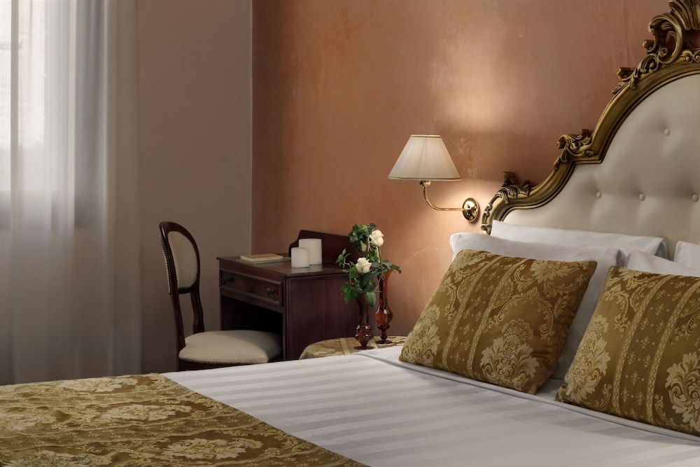 Hotel Pausania — Hotel rooms in Venice, Veneto