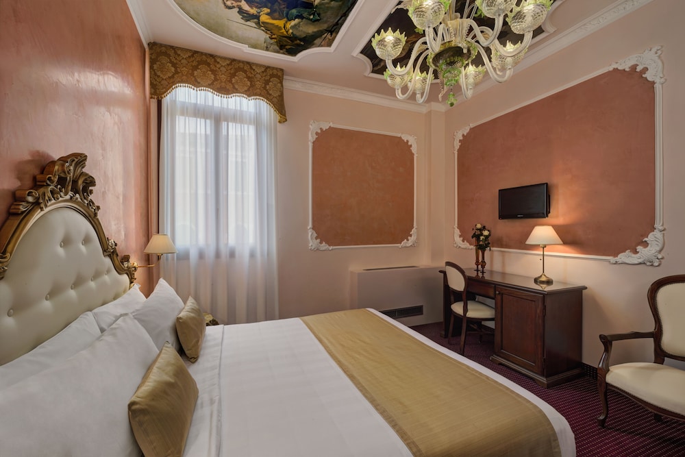 Hotel Pausania — Hotel rooms in Venice, Veneto