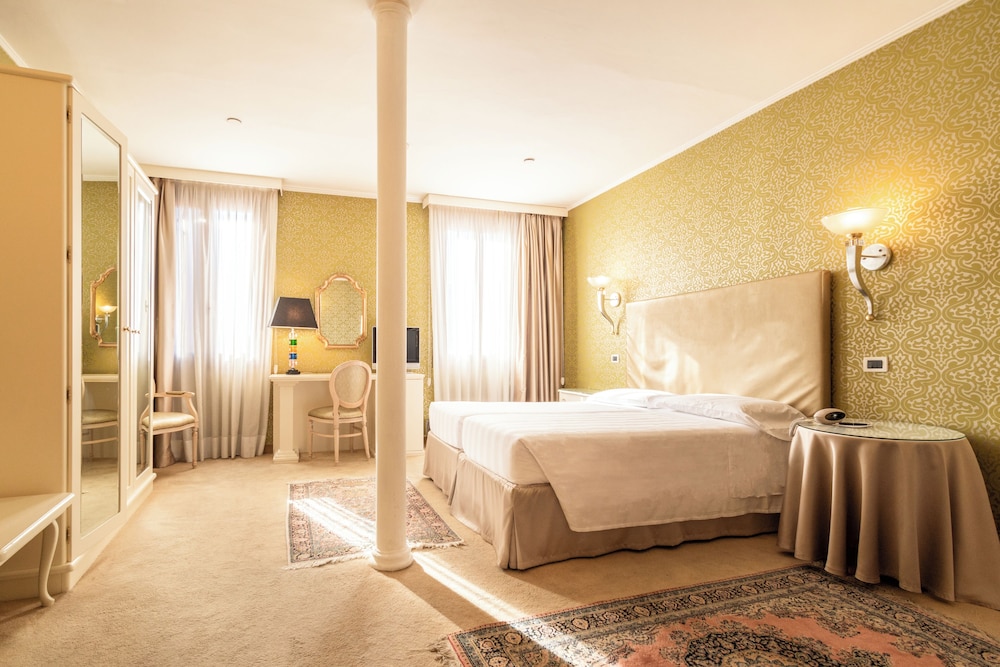 Hotel Principe — Hotel rooms in Venice, Veneto