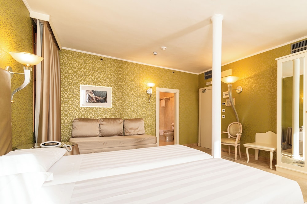 Hotel Principe — Hotel rooms in Venice, Veneto