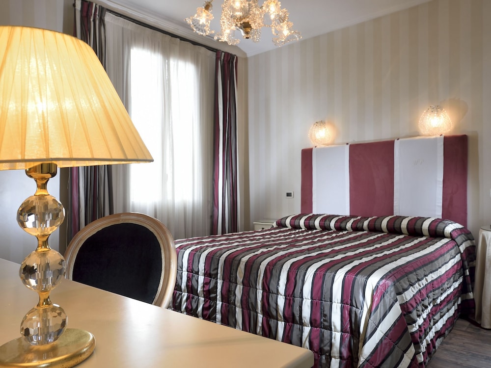 Hotel Principe — Hotel rooms in Venice, Veneto