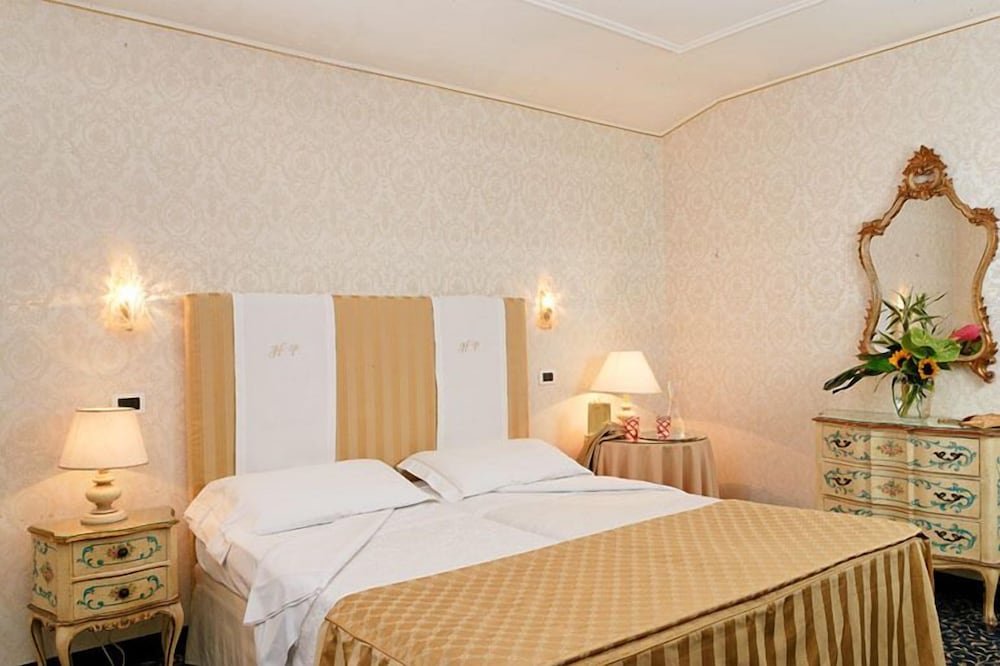 Hotel Principe — Hotel rooms in Venice, Veneto