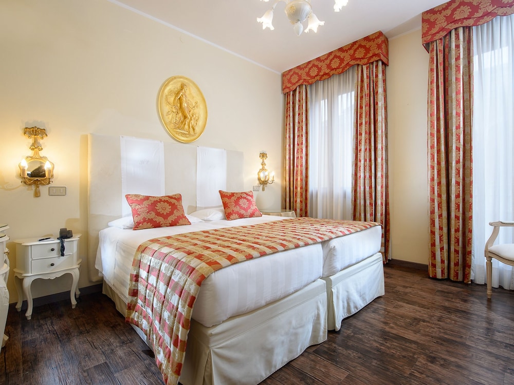 Hotel Principe — Hotel rooms in Venice, Veneto
