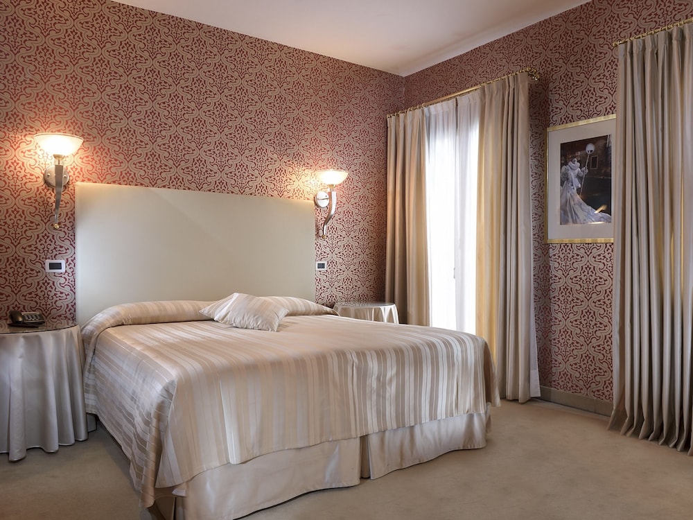 Hotel Principe — Hotel rooms in Venice, Veneto