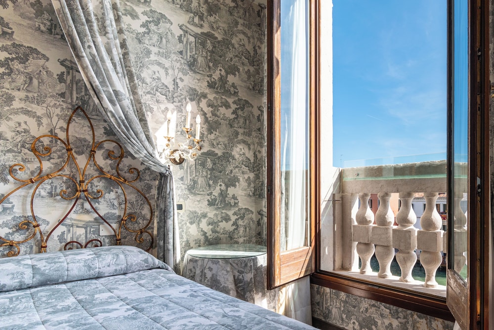 Hotel Principe — Hotel rooms in Venice, Veneto