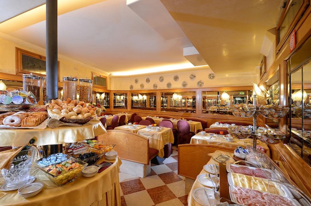 Hotel Rialto — Restaurant & bars in Venice, Veneto