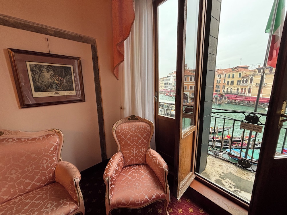 Hotel Rialto — Hotel rooms in Venice, Veneto
