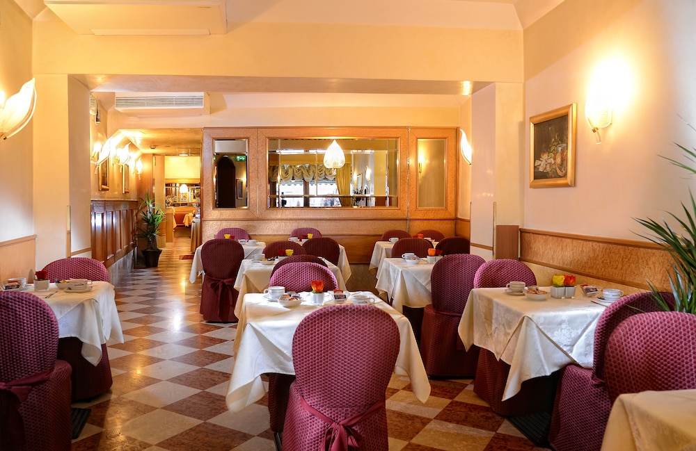 Hotel Rialto — Restaurant & bars in Venice, Veneto