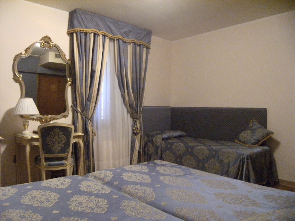 Royal San Marco Hotel — Hotel rooms in Venice, Veneto