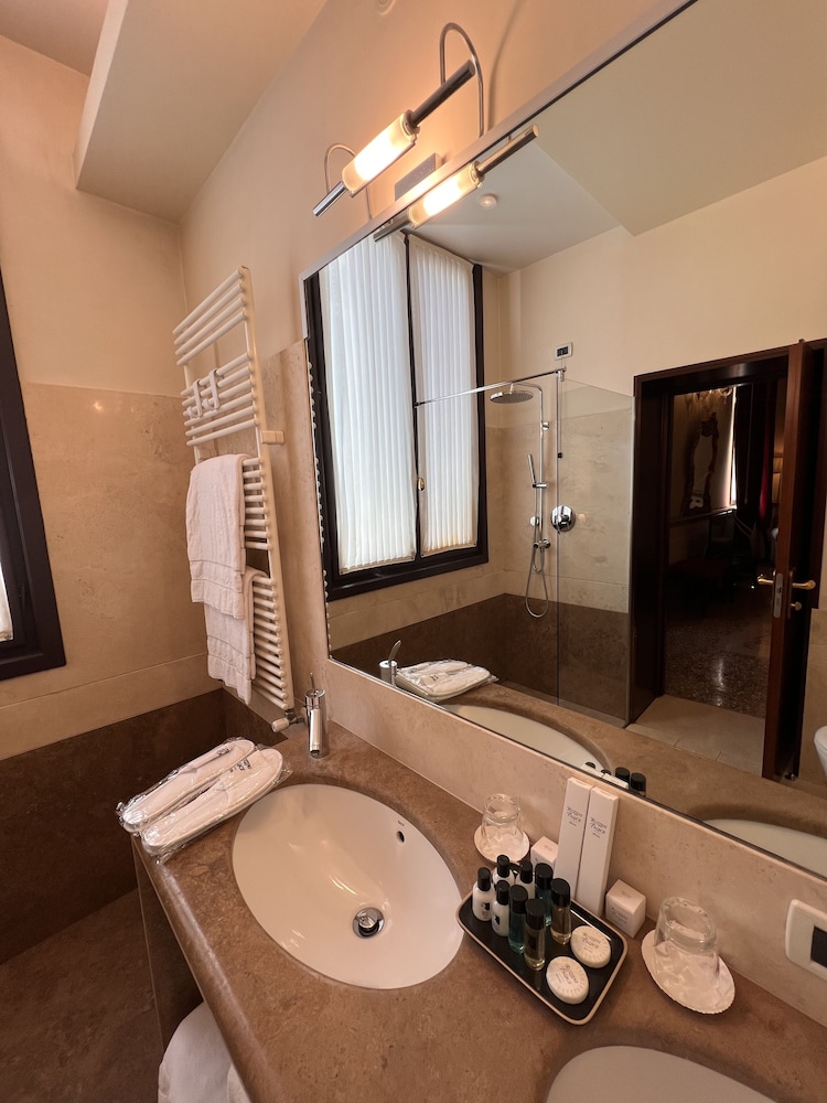 Ruzzini Palace Hotel — Hotel rooms in Venice, Veneto