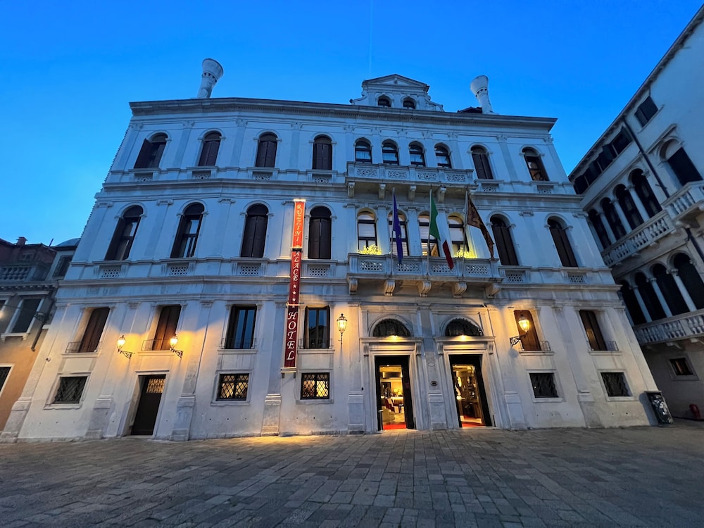 Ruzzini Palace Hotel — Hotel building in Venice, Veneto