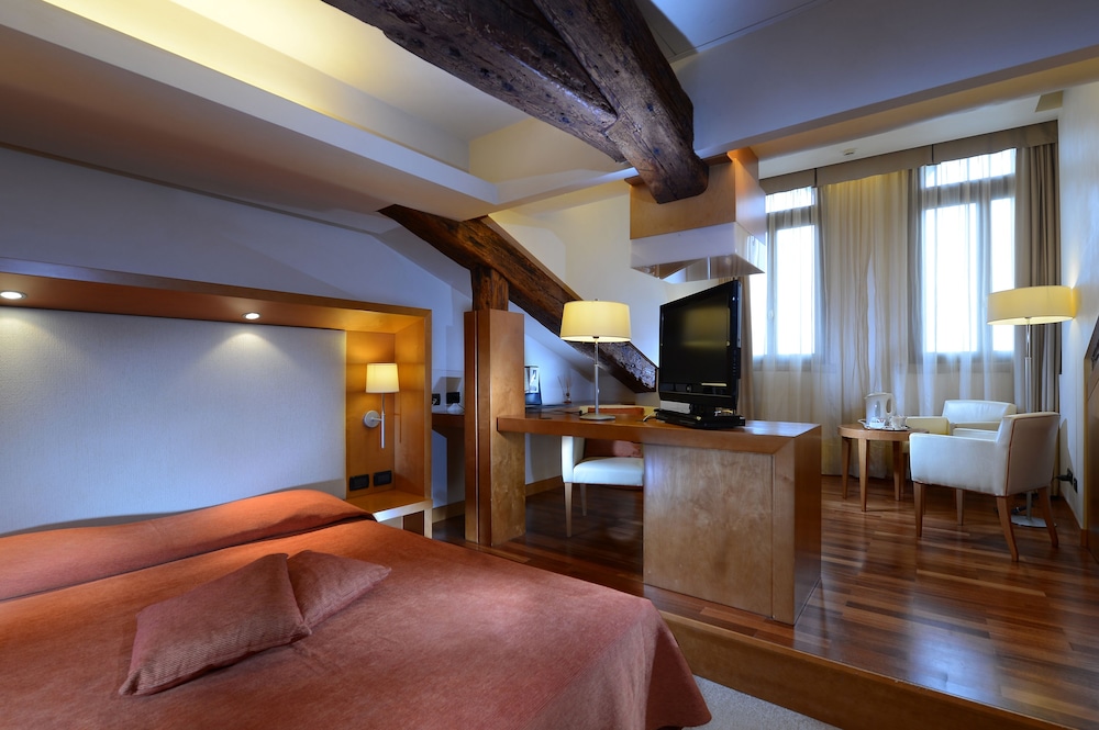 Ruzzini Palace Hotel — Hotel rooms in Venice, Veneto
