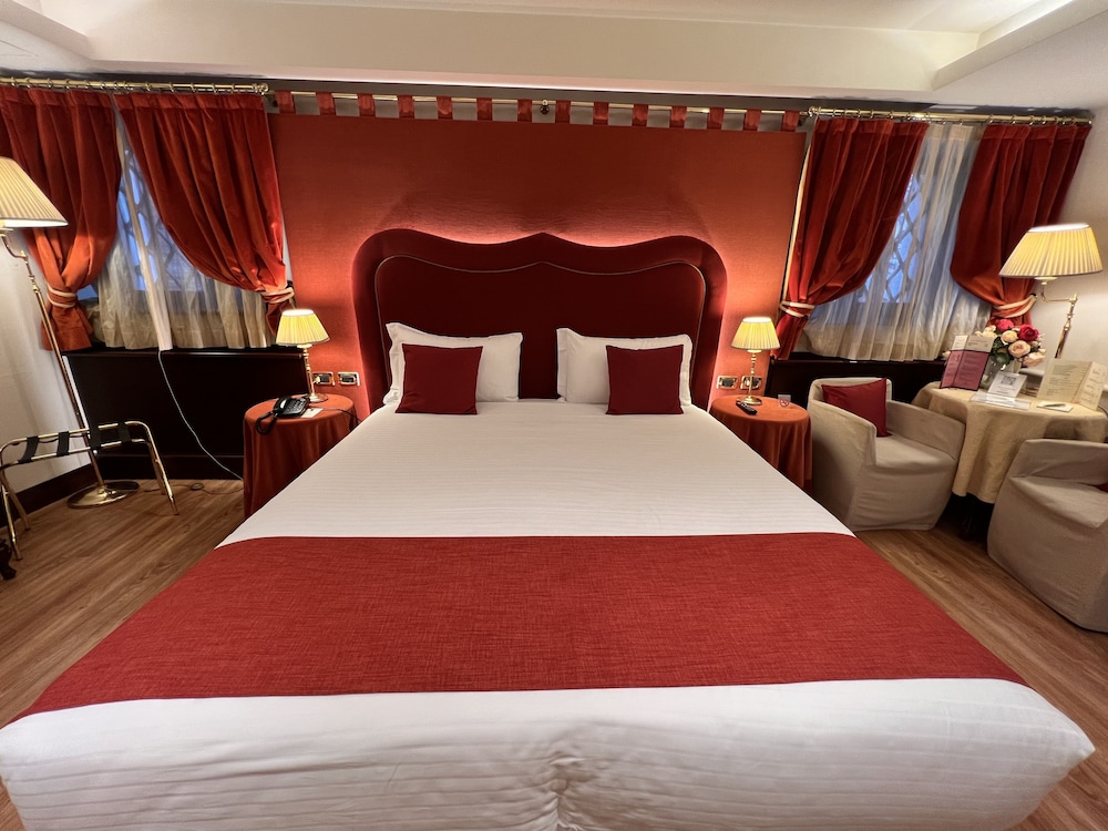 Ruzzini Palace Hotel — Hotel rooms in Venice, Veneto