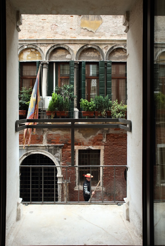 Ruzzini Palace Hotel — Hotel building in Venice, Veneto