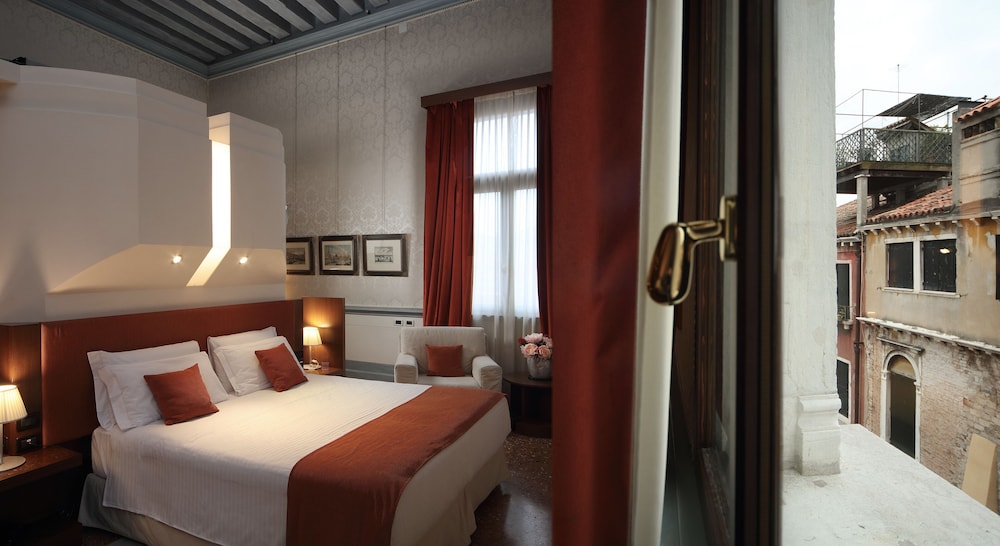 Ruzzini Palace Hotel — Hotel rooms in Venice, Veneto
