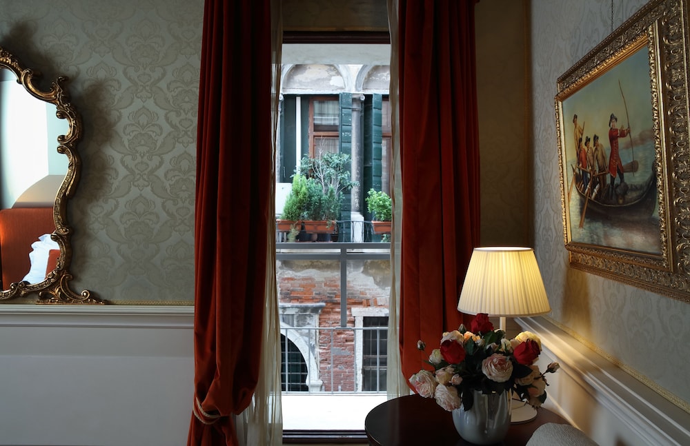 Ruzzini Palace Hotel — Hotel rooms in Venice, Veneto