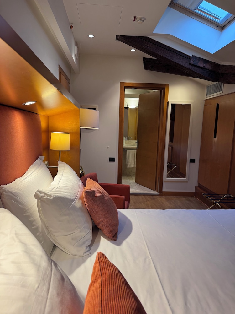 Ruzzini Palace Hotel — Hotel rooms in Venice, Veneto