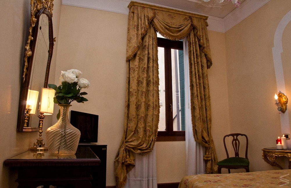 Hotel San Cassiano Ca'Favretto — Hotel rooms in Venice, Veneto