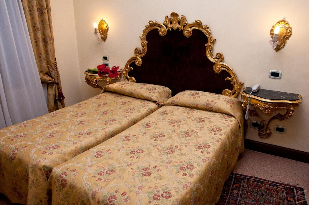 Hotel San Cassiano Ca'Favretto — Hotel rooms in Venice, Veneto