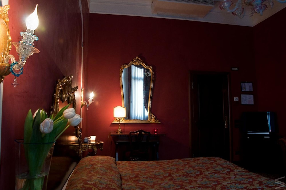 Hotel San Cassiano Ca'Favretto — Hotel rooms in Venice, Veneto