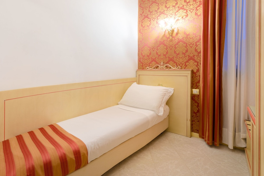 Hotel San Giorgio — Hotel rooms in Venice, Veneto