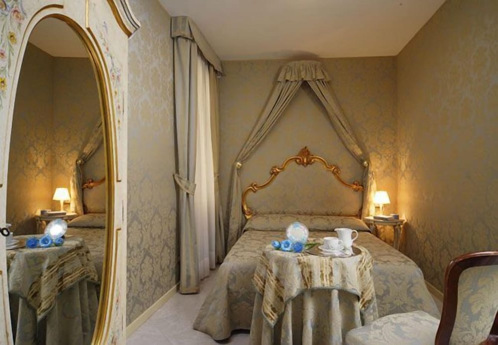 Hotel San Giorgio — Hotel rooms in Venice, Veneto
