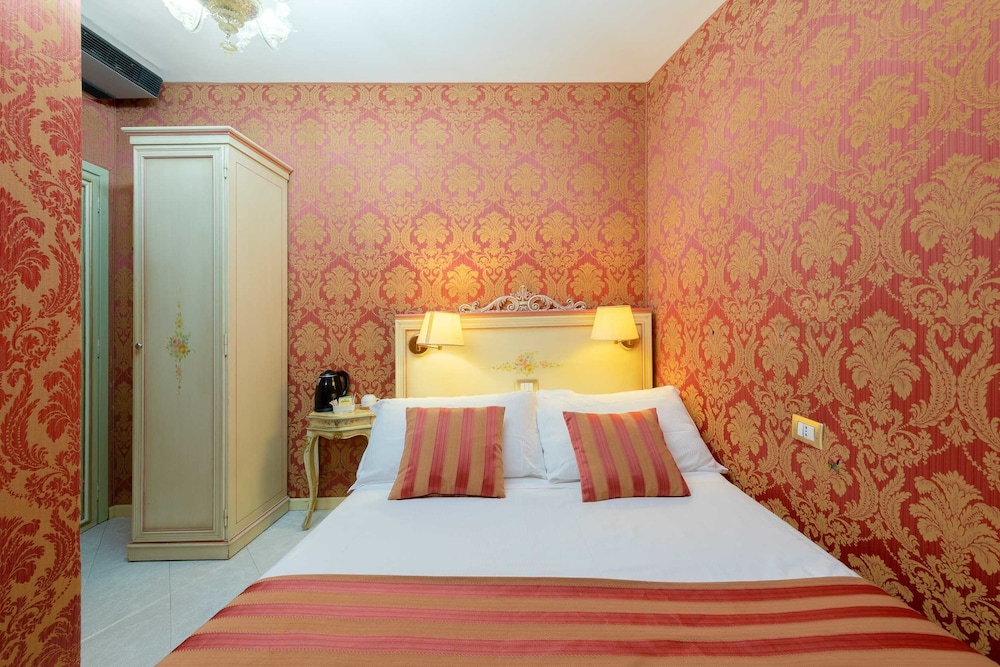Hotel San Giorgio — Hotel rooms in Venice, Veneto