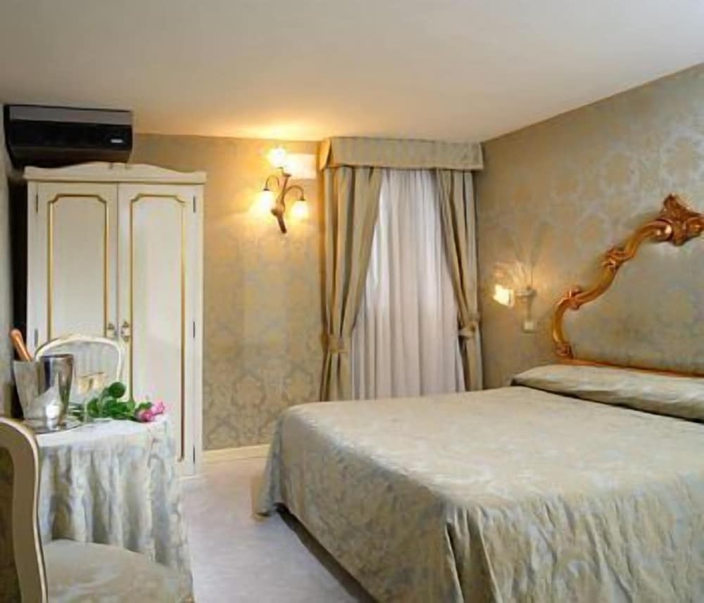 Hotel San Giorgio — Hotel rooms in Venice, Veneto