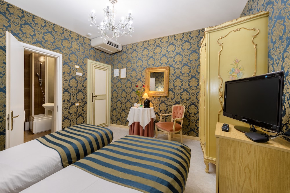 Hotel San Giorgio — Hotel rooms in Venice, Veneto