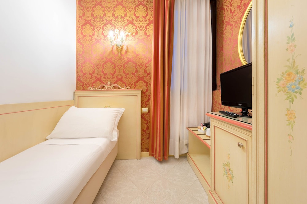 Hotel San Giorgio — Hotel rooms in Venice, Veneto