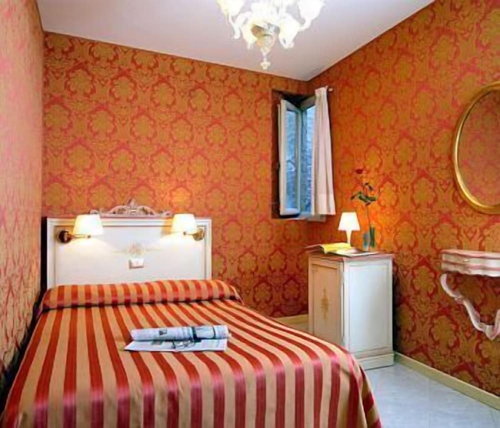 Hotel San Giorgio — Hotel rooms in Venice, Veneto