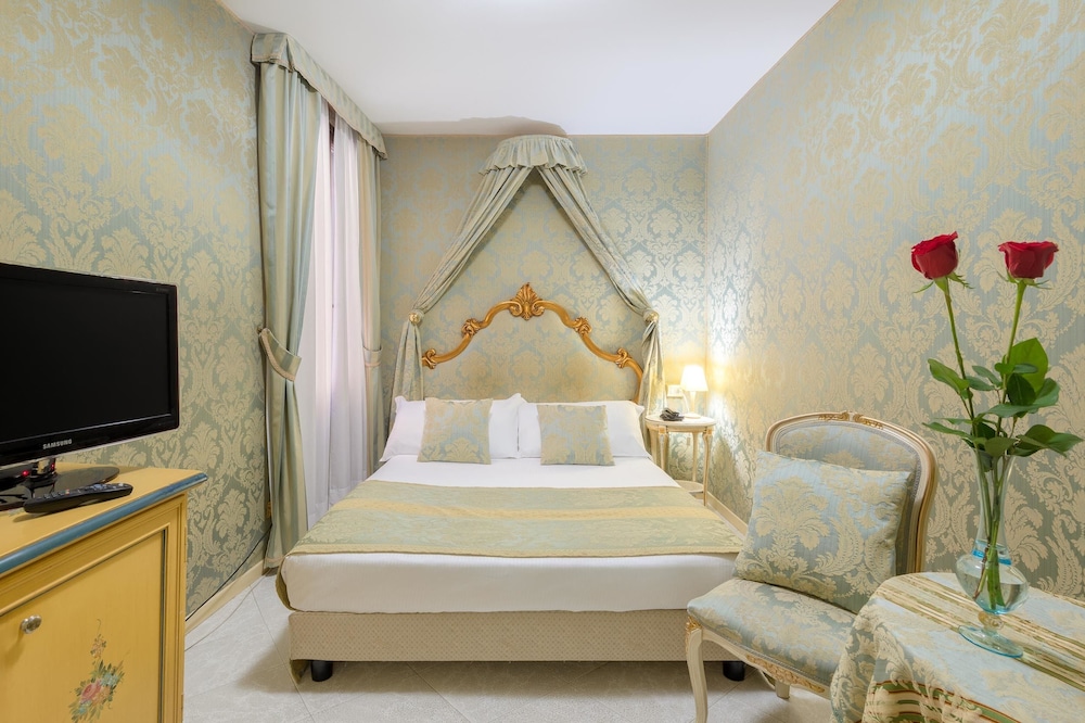 Hotel San Giorgio — Hotel rooms in Venice, Veneto