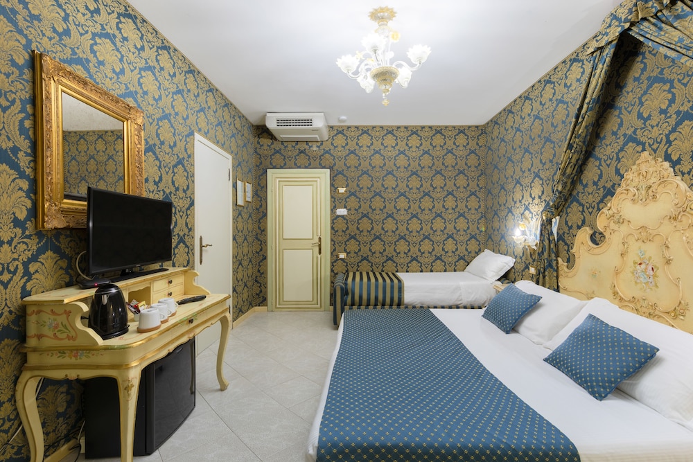Hotel San Giorgio — Hotel rooms in Venice, Veneto