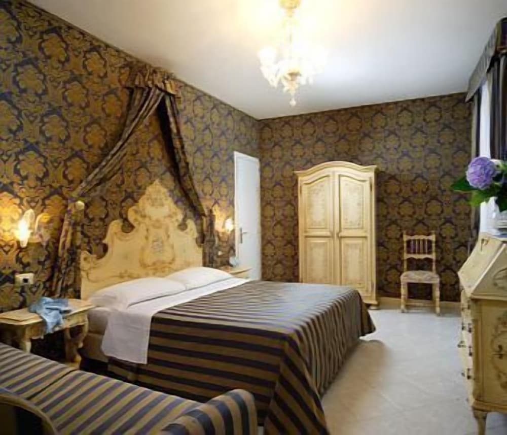 Hotel San Giorgio — Hotel rooms in Venice, Veneto