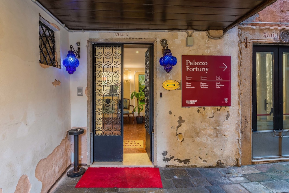 Hotel San Giorgio — Hotel building in Venice, Veneto