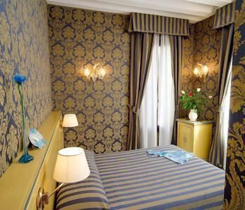 Hotel San Giorgio — Hotel rooms in Venice, Veneto