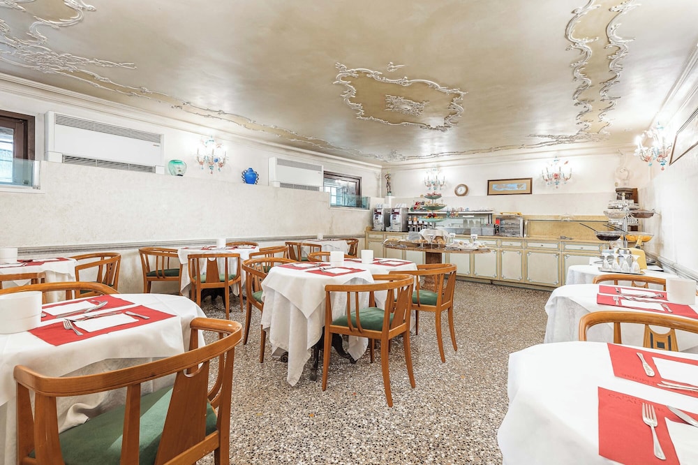 Hotel San Moisè — Restaurant & bars in Venice, Veneto