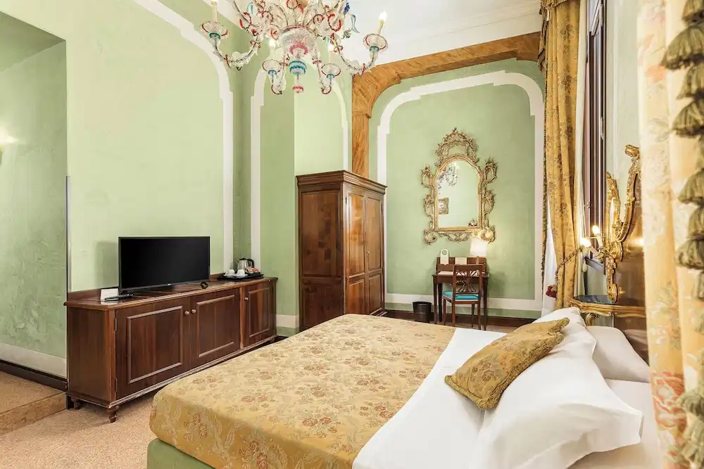 Hotel San Moisè — Hotel rooms in Venice, Veneto