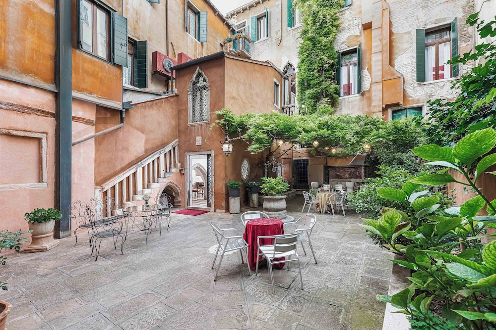 Hotel San Moisè — Hotel building in Venice, Veneto