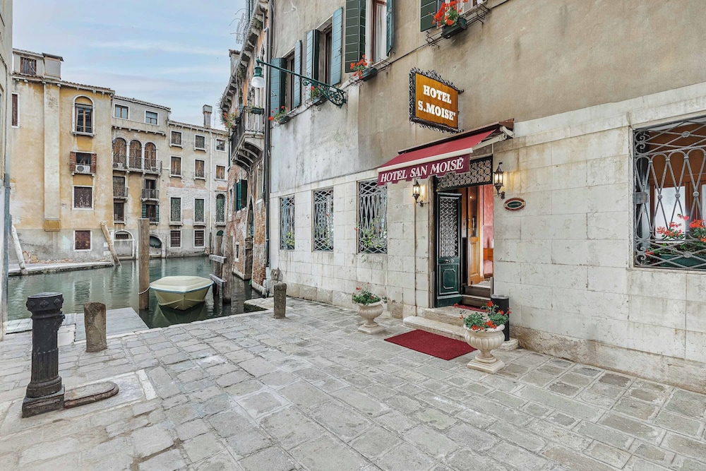 Hotel San Moisè — Hotel building in Venice, Veneto