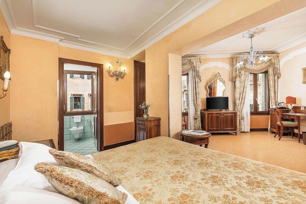 Hotel San Moisè — Hotel rooms in Venice, Veneto