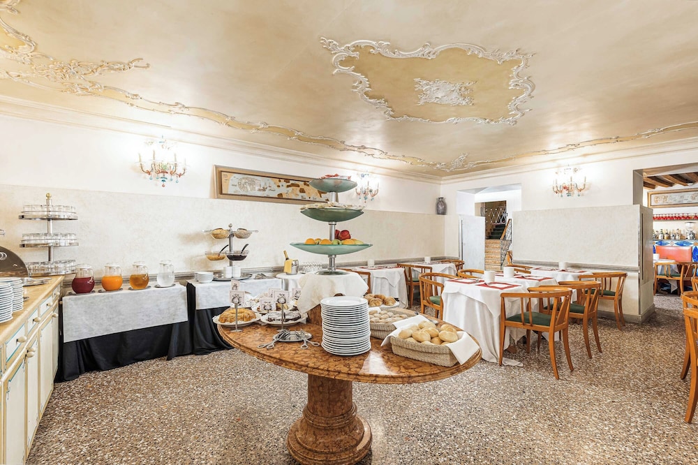 Hotel San Moisè — Restaurant & bars in Venice, Veneto