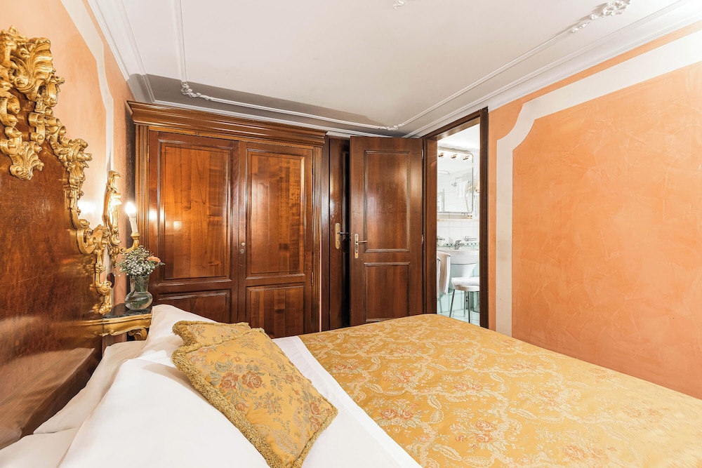 Hotel San Moisè — Hotel rooms in Venice, Veneto