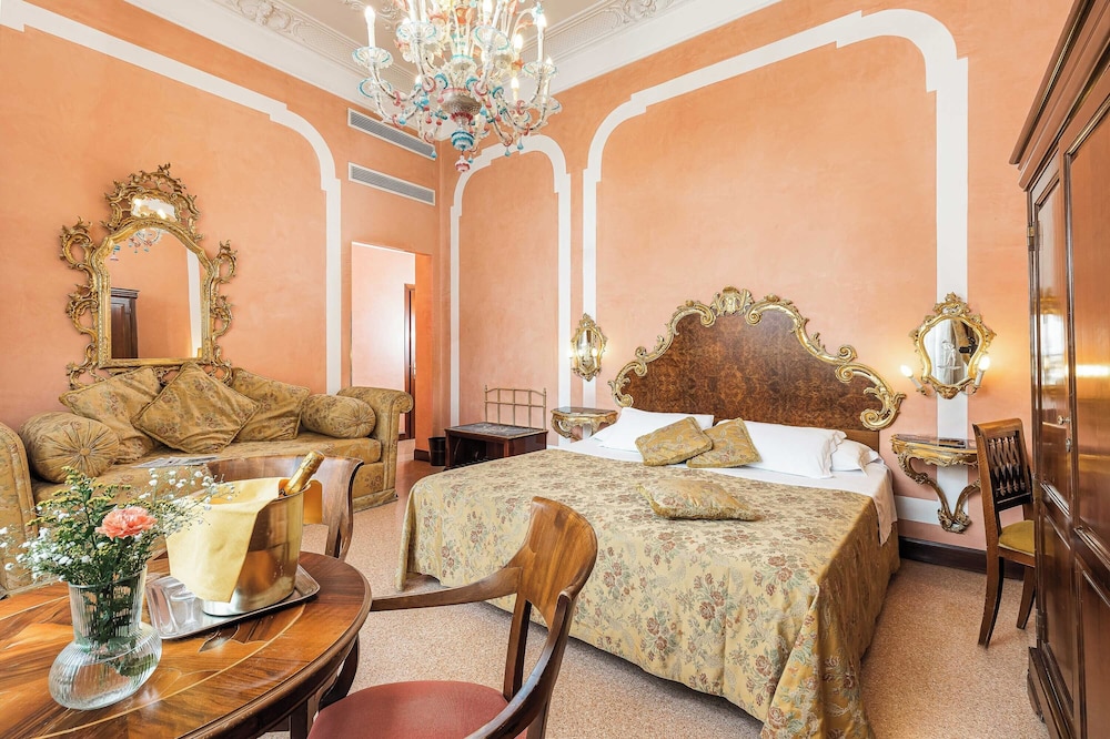 Hotel San Moisè — Hotel rooms in Venice, Veneto