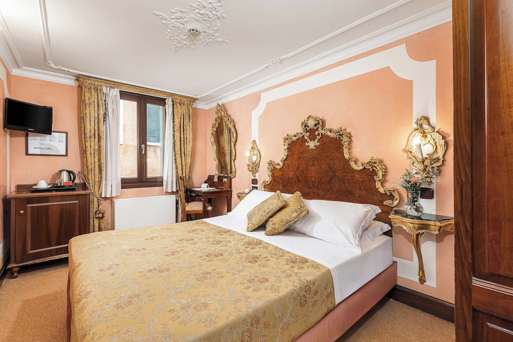 Hotel San Moisè — Hotel rooms in Venice, Veneto