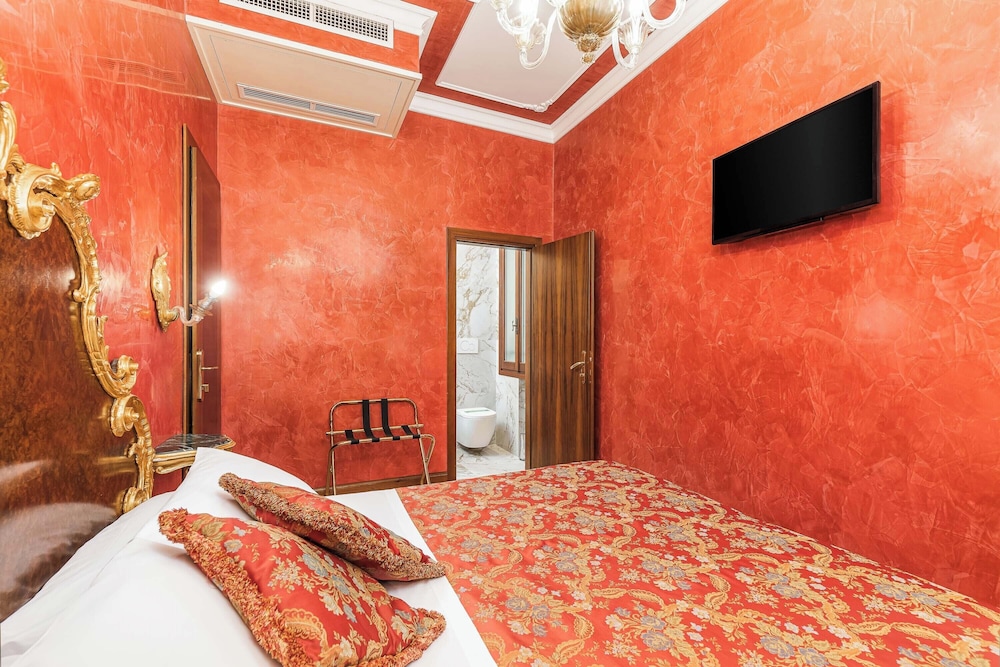 Hotel San Moisè — Hotel rooms in Venice, Veneto